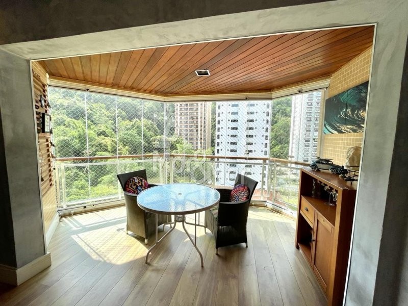 Apartamento  venda  no Pitangueiras - Guaruj, SP. Imveis